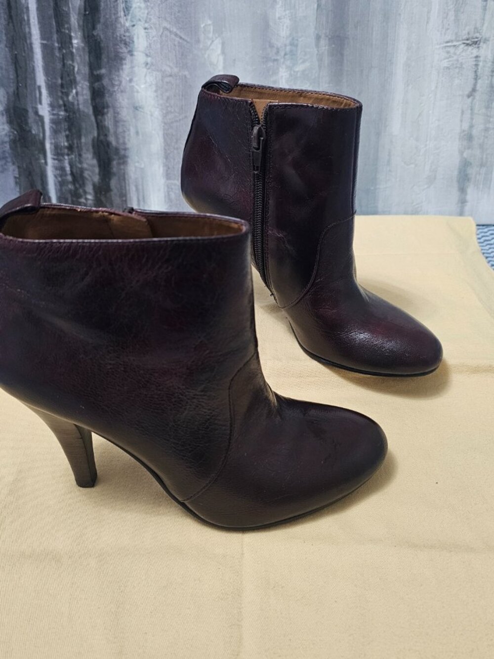 NEW Nine West Brown Leather Ankle High Heel Booties - Size 6 - Picture 2 of 8